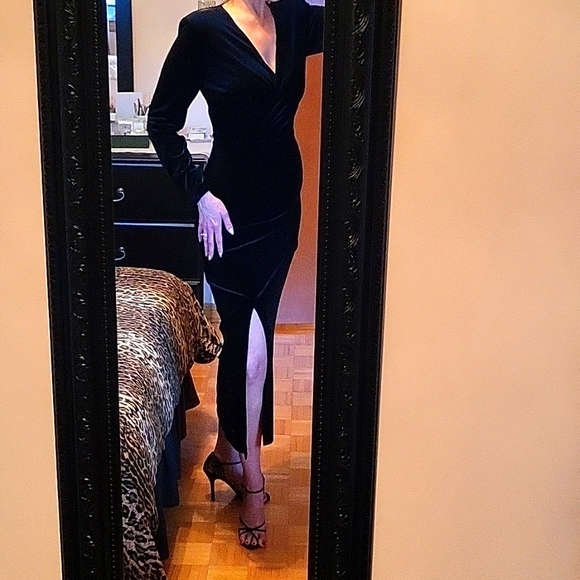 FLASH SALE! Sexy Black Velvet Bodycon Maxi-Dress, V-Neck, Thigh-High Slit, 10 - Picture 6 of 14